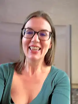 MaiseKnox online show from 10-24-25, 10:53