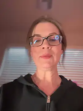 Snapshot of MaiseKnox chatting on 01-22-25, 12:16 MaiseKnox online show from 01-22-25, 12:16