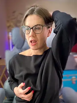 MaiseKnox online show from 03-15-26, 06:26