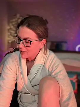 Snapshot of MaiseKnox chatting on 01-31-25, 12:17 MaiseKnox online show from 01-31-25, 12:17