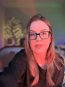Snapshot of MaiseKnox chatting on 03-15-25, 02:46 MaiseKnox online show from 03-15-25, 02:46