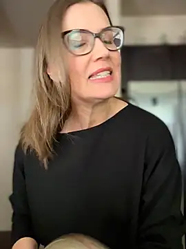 MaiseKnox online show from 04-22-26, 06:14