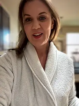 MaiseKnox online show from 04-16-26, 10:12