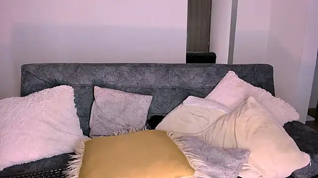 angiebutt online show from 11-18-25, 10:40