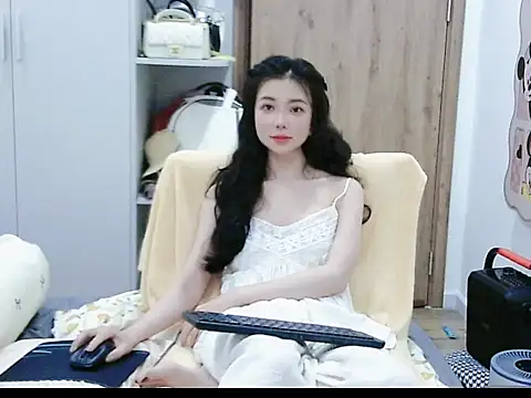 Snapshot of Cute_Ruby01 chatting on 06-20-26, 11:37 Cute Ruby01 online show from 06-20-26, 11:37