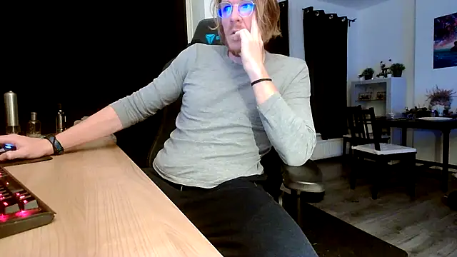 Snapshot of FatBalls chatting on 10-24-25, 10:42 FatBalls online show from 10-24-25, 10:42