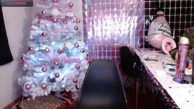 Snapshot of lil_daisy7 chatting on 12-21-24, 03:25 lil daisy7 online show from 12-21-24, 03:25