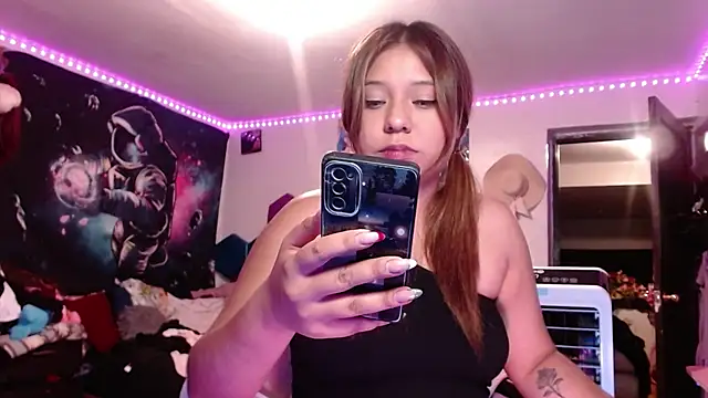 Snapshot of lil_daisy7 chatting on 10-01-25, 03:00 lil daisy7 online show from 10-01-25, 03:00