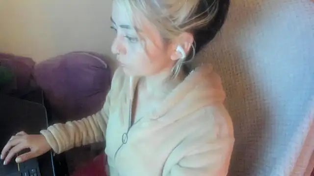 Sammysammy  online show from 06-19-26, 11:16