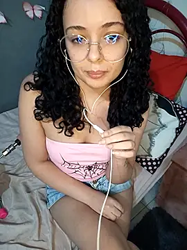 Snapshot of NinaSweet2 chatting on 10-19-25, 04:04 NinaSweet2 online show from 10-19-25, 04:04