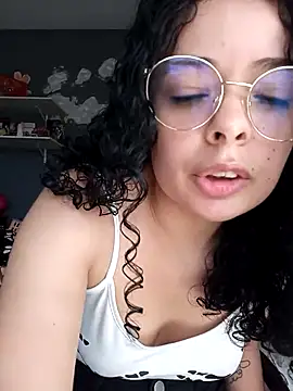 Snapshot of NinaSweet2 chatting on 03-15-25, 08:21 NinaSweet2 online show from 03-15-25, 08:21