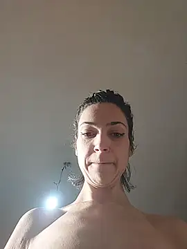 Snapshot of JoLeNe27 chatting on 02-19-26, 06:32 JoLeNe27 online show from 02-19-26, 06:32