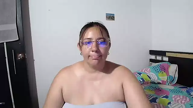 Snapshot of sexxy_ticki chatting on 09-18-25, 10:24 sexxy ticki online show from 09-18-25, 10:24