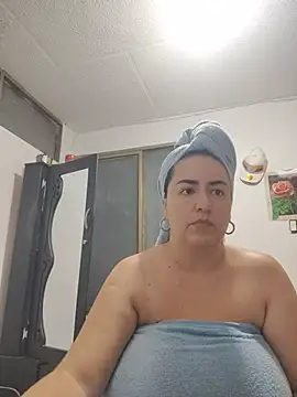 Snapshot of rosahills chatting on 06-25-26, 01:25 rosahills online show from 06-25-26, 01:25