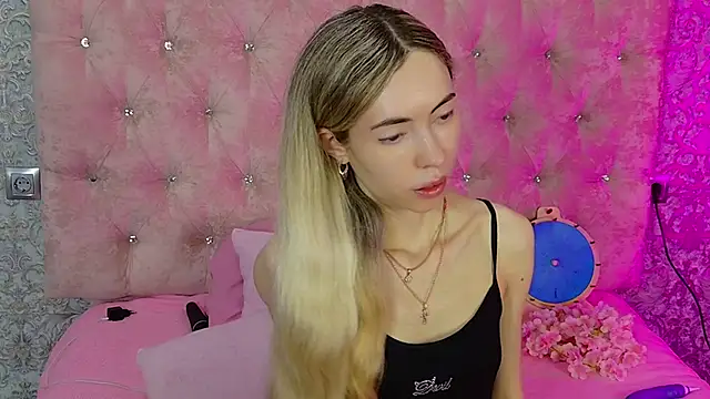 Akilla Queen online show from 06-22-26, 01:55
