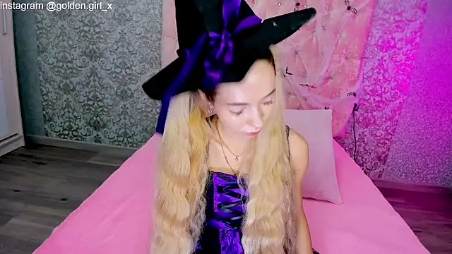 Akilla Queen online show from 10-31-25, 01:57