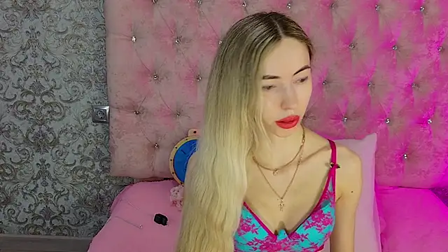 Akilla Queen online show from 07-13-26, 01:49