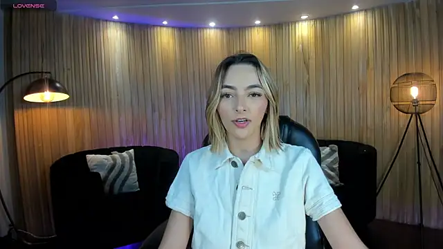 Snapshot of MelissaMoore_ chatting on 05-03-26, 10:09 MelissaMoore online show from 05-03-26, 10:09