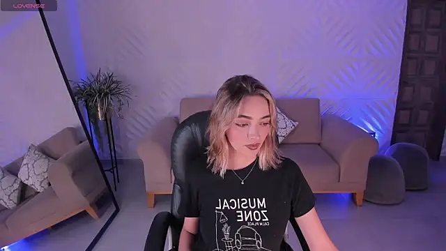 MelissaMoore  online show from 11-11-25, 02:39