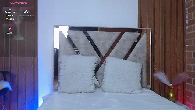 AGATHAA WHITE online show from 12-23-25, 11:09