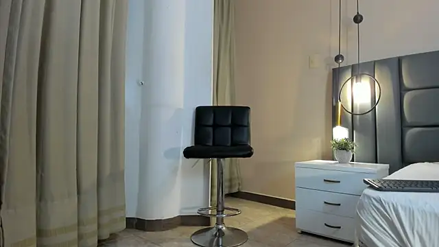 AGATHAA WHITE online show from 11-04-25, 11:47