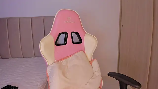 isa bunny online show from 11-06-25, 02:48