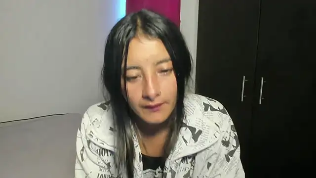 Snapshot of skinny_Yizz chatting on 10-17-25, 10:00 skinny Yizz online show from 10-17-25, 10:00