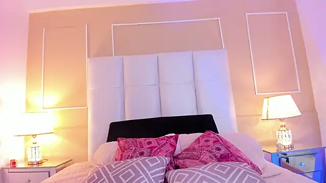 Zoe Evans  online show from 10-20-25, 12:06