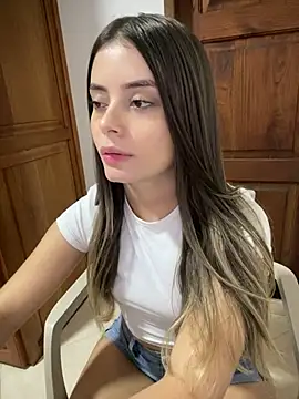 Snapshot of Miss_valeriaa chatting on 02-08-25, 12:38 Miss valeriaa online show from 02-08-25, 12:38