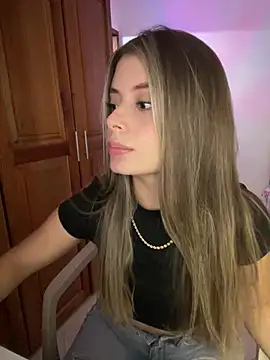 Snapshot of Miss_valeriaa chatting on 03-15-25, 03:59 Miss valeriaa online show from 03-15-25, 03:59