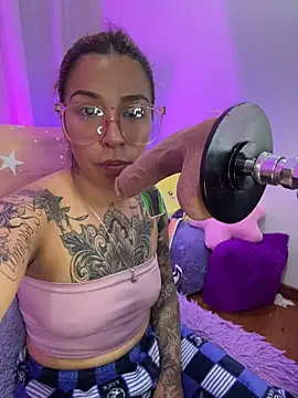 Snapshot of _antonella_dreamss chatting on 06-19-26, 07:52 antonella dreamss online show from 06-19-26, 07:52