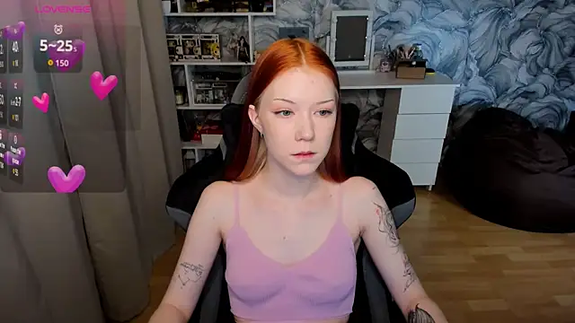 Snapshot of litl_Mia chatting on 10-28-25, 04:39 litl Mia online show from 10-28-25, 04:39