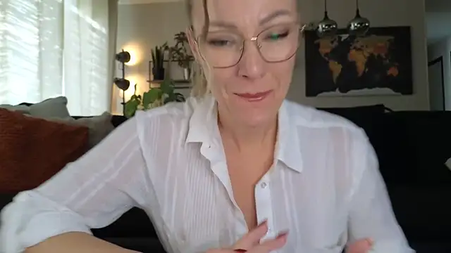 Snapshot of Sacha-xx chatting on 10-22-25, 01:10 Sacha-xx online show from 10-22-25, 01:10