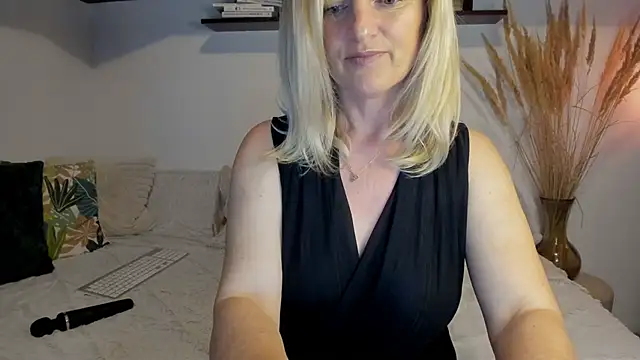Jadore able online show from 05-26-26, 02:31