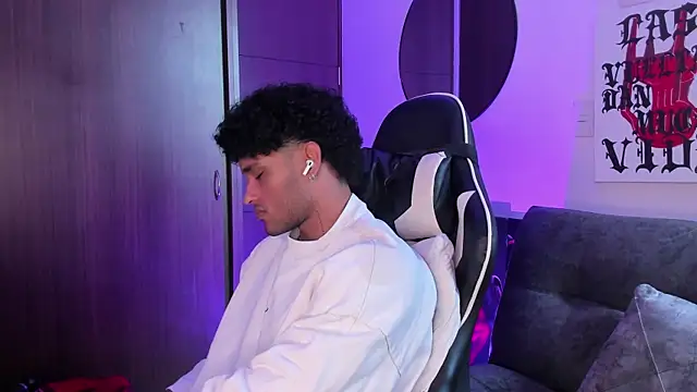 Alessandro Vanni online show from 04-18-26, 02:08