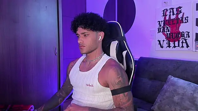 Alessandro Vanni online show from 04-15-26, 01:48