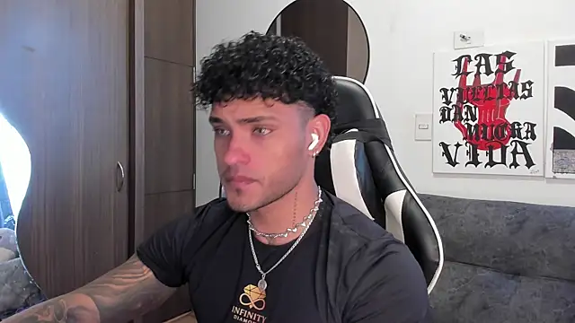 Alessandro Vanni online show from 12-18-25, 02:32