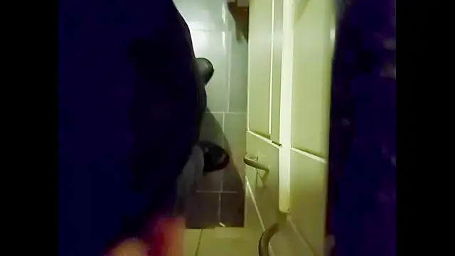 hairyuncut00 online show from 10-28-25, 05:39