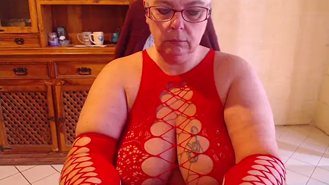 Snapshot of MISS_LINDAH chatting on 03-10-26, 06:28 MISS LINDAH online show from 03-10-26, 06:28