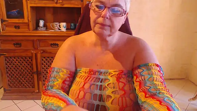 MISS LINDAH online show from 05-09-26, 05:11