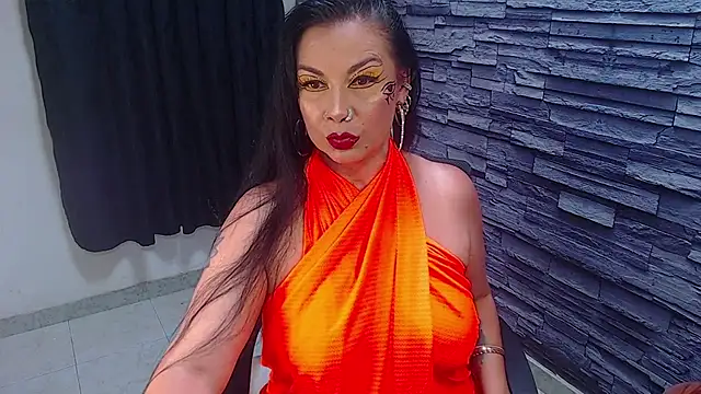 Snapshot of Cruela_deviil chatting on 11-22-25, 06:40 Cruela deviil online show from 11-22-25, 06:40