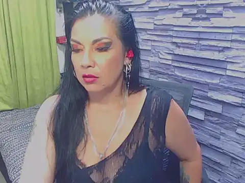 Snapshot of Cruela_deviil chatting on 02-27-25, 07:51 Cruela deviil online show from 02-27-25, 07:51