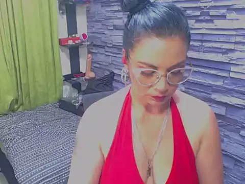 Snapshot of Cruela_deviil chatting on 03-05-25, 08:21 Cruela deviil online show from 03-05-25, 08:21