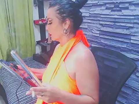 Snapshot of Cruela_deviil chatting on 01-24-25, 11:34 Cruela deviil online show from 01-24-25, 11:34