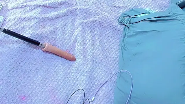 Imannejulienne online show from 04-01-26, 01:51