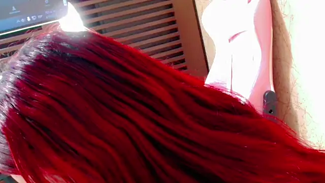 Imannejulienne online show from 10-07-25, 12:22