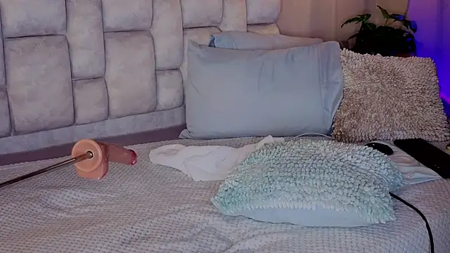 pamela reyes  online show from 11-28-25, 09:15