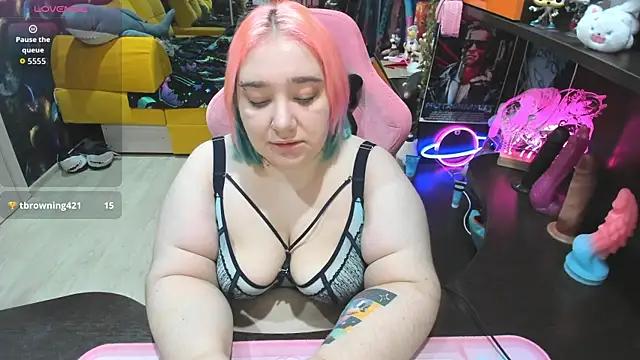 Softie Sofy online show from 12-19-25, 02:37