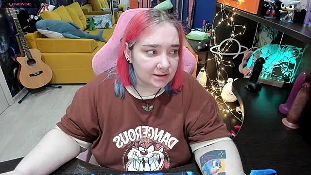Snapshot of Softie_Sofy chatting on 03-18-25, 03:56 Softie Sofy online show from 03-18-25, 03:56