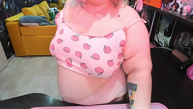Snapshot of Softie_Sofy chatting on 06-25-26, 02:42 Softie Sofy online show from 06-25-26, 02:42